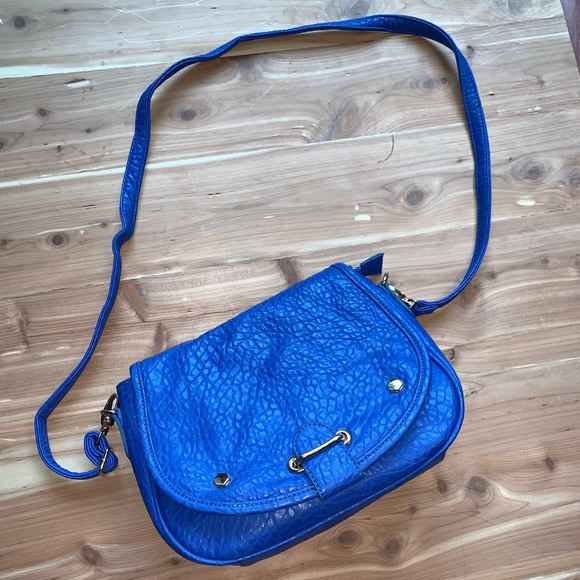 Pebbled Crossbody Purse - Picture 3 of 8